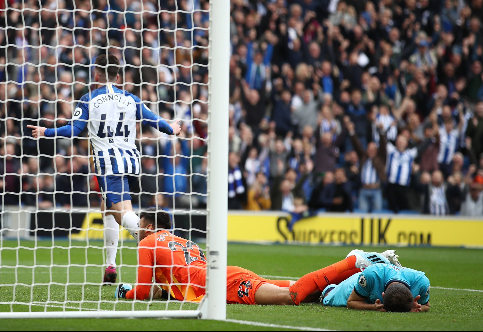 保持状态，恩瓦内里暑期期间和英格兰沙滩足球明星保持训练.